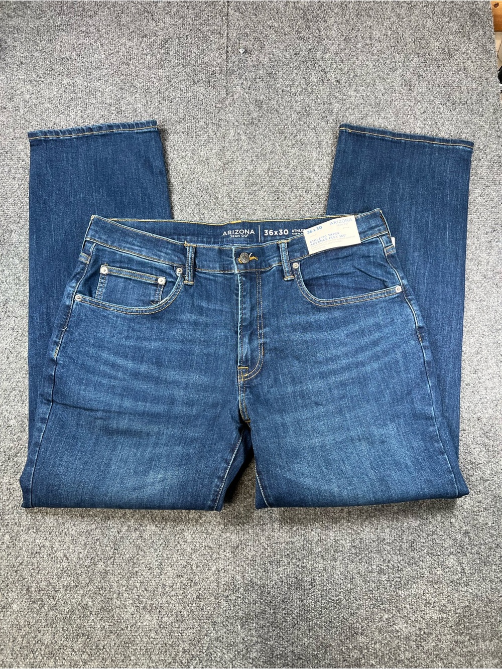 Arizona Jean Company Men's Classic Indigo Straight Jeans F23